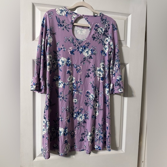 Lavender Dress with flowers - Picture 2 of 3